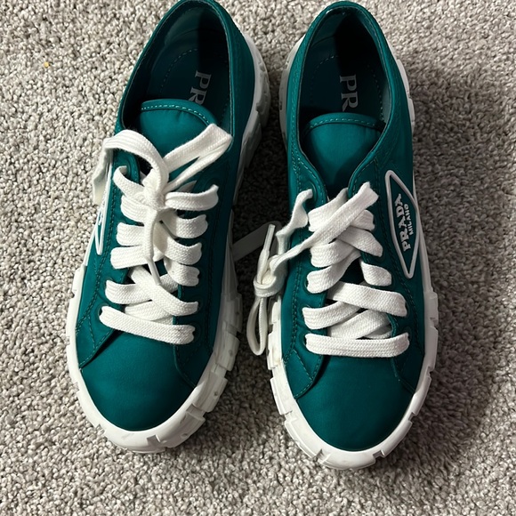 Authentic Prada green low top sneaker nylon - Picture 2 of 5